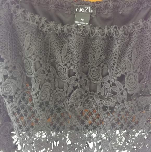 NWOT Festival Crop top - Picture 2 of 4